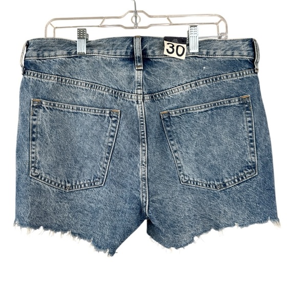 Gap Low Stride Short Size 30 Low Rise NWT - Picture 2 of 4